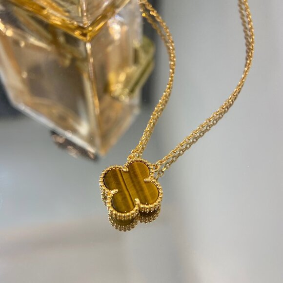 Van Cleef & Arpels Tiger's Eye Necklace without Diamonds - Picture 6 of 9